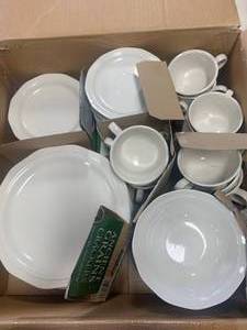 lot 118 image: Large Lot of Plates, Cups, Saucers, and Bowls