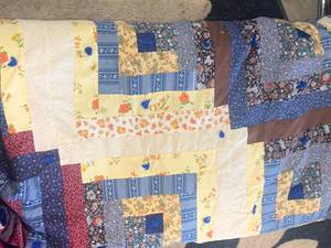 lot 130 image: Giant Vintage Hand Made Quilt
