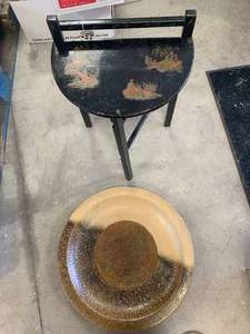 lot 133 image: 19 Platter & Vtg. Chinese Table