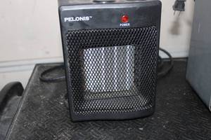 lot 83 image: Pelonis & Comfort Zone Space Heaters