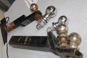 lot 41 image: Receiver Hitches and Balls