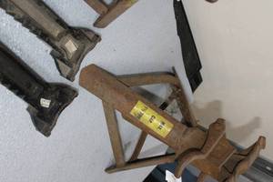 lot 128 image: Pair of 1 12 Ton Floor Jacks