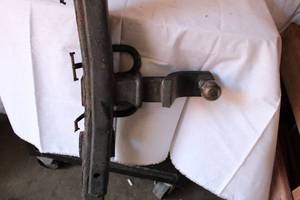 lot 101 image: Vehicle Wide Rear Mounting Bar for Receiver Hitch