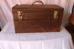 lot 104 image: Vintage Utica Heavy Metal Toolbox