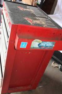 lot 16 image: Craftsman 9 Drawer Rolling Toolbox