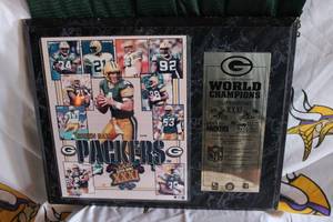 lot 143 image: Packers Super Bowl XXXI Plaque & Barnett Jersey