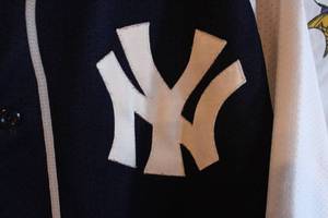 lot 188 image: Vintage Majestic New York Yankees Jersey