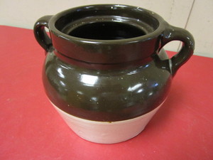 lot 108 image: VINTAGE BEAN CROCK