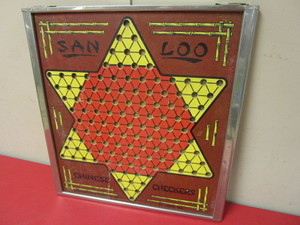 lot 113 image: VINTAGE SAN LOO CHINESE CHECKERSANTE-UP RUMMY BOARD, BY NORTHWESTERN PRODUCTS, ST. LOUIS, MO