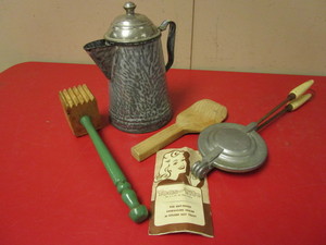 lot 122 image: VINTAGE TOAS-TITE, SANDWICHES SEALED IN GOLDEN HOT TOAST, TENDERIZER, BUTTER PADDLE, COFFEE POT
