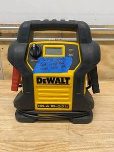 DEWALT 1400 Peak Amp Jump Starter with Digital Compressor