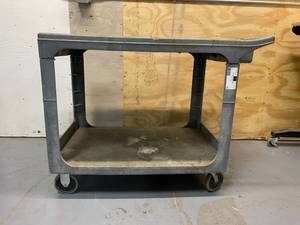 RUBBERMAID utility cart with casters