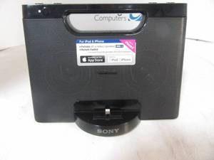 lot 43 image: Sony I-PhoneI-Pad docking station speakers