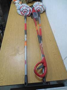 lot 4 image: (3) Mops
