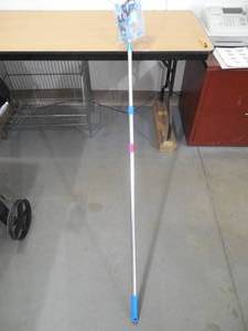 lot 89 image: Light Bulb Changer Kit with Pole