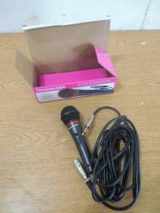 lot 100 image: Karaoke USA JS Karoke Professional Microphone - Black
