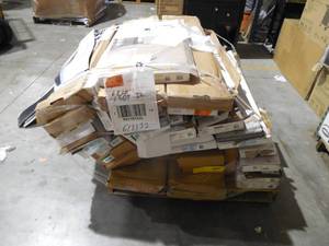 lot 5 image: WHOLESALE PALLET LOT OF FLOORING ITEMS