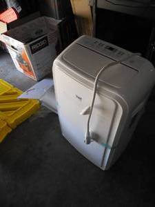 lot 9 image: truett plus 14,000 BTU Portable Air Conditioner with Heat