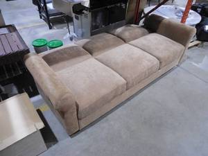lot 46 image: Serta Thomas Click-Clack Dream Convertible Sofa