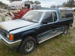 lot 2 image: 1987 Dodge Power Ram D5O Sports Cab 4x4    No title- sold as parts only