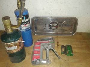 lot 35 image: New Arrow Upholstery & general use staple gun, torches and more
