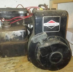 lot 13 image: Briggs & Stratton Small Engine