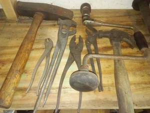 lot 21 image: Pliers variety - hammers too.