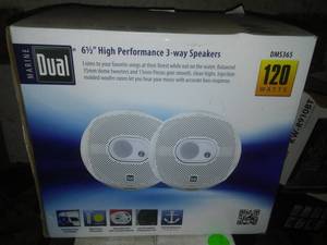 lot 9 image: NEW Marine 6    Dual Speakers 120 watt.