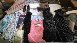lot 208 image: Fun Eclectic Lot