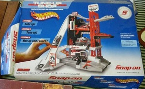 lot 217 image: Vintage Games -  Snap - On Hot Wheels, Chess, Solotaire and more