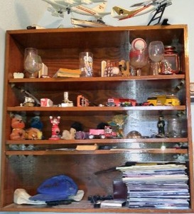 lot 218 image: Wall Shelf with contents.