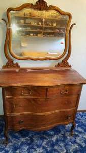 lot 221 image: Antique Dresser with mirror