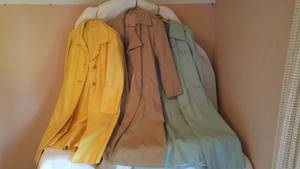 lot 230 image: Vintage Womens Coats (3)