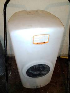 lot 70 image: 50 gallon spray tank