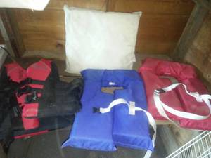 lot 115 image: 3 lifejackets & flotation throws.