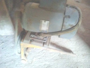 lot 121 image: Electric motor for bin Sweeping.