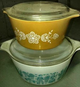 lot 246 image: Vintage Pyrex Baking (2) 1 12 qt. and I quart. Lids