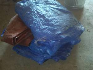 lot 195 image: 5 Tarps - Good condition.