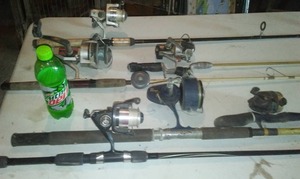 lot 190 image: 6 fishing reels & rods, Some high end.