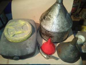 lot 300 image: Oil change container & great funnels.