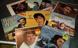 lot 268 image: Large Amount Vinyl Albums Elvis, Box Car Willy, Hewey Lewis, BTO..