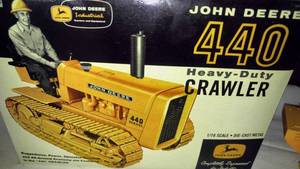 lot 523 image: John Deere 440 Heavy Duty Crawler.with box