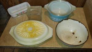 lot 532 image: Large Lot Vintage Glassware.