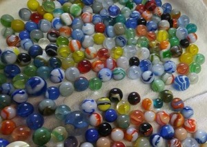 lot 543 image: Vintage Marbles. 60s vintage