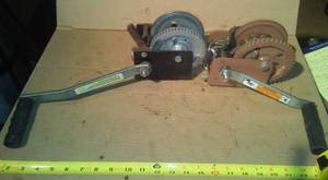 lot 324 image: 2 boat winches both good.