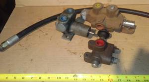 lot 325 image: Hydraulic valves & hose.