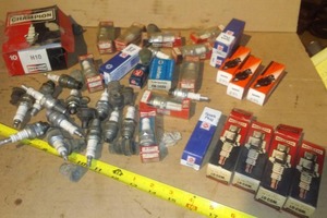 lot 332 image: Spark plugs - many new.