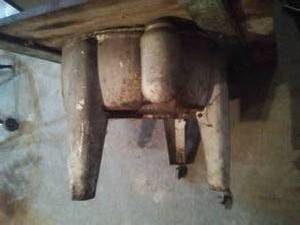 lot 339 image: Washtub base table & locking cabinet.