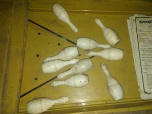 lot 346 image: Snap bowling by Ideal 10 pins, no balls  Rare.