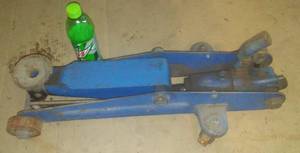lot 347 image: Floor Jack - no handle. Loc Machine Shed